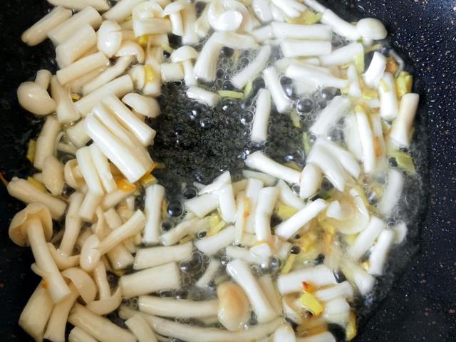 菌菇豆腐汤的家常做法大全，健康营养菌菇豆腐汤