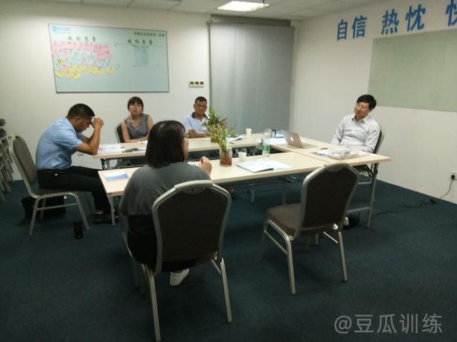 如何赞美一个人，如何赞美一个人的自律（如何高水平地赞美一个人）