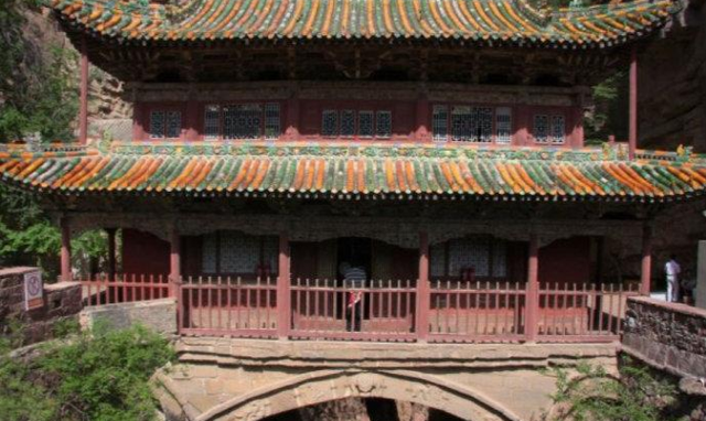 僧、尼、道共居一山修行  承德丰宁白云古洞景区，僧、尼、道共居一山修行（有一桥飞架两山之间的千年古刹）