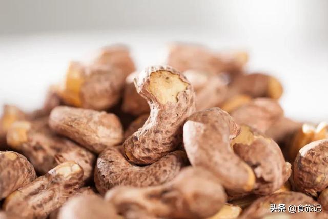 腰果的皮可以吃吗，红皮腰果的皮可以吃吗（这个腰果有点儿性感）
