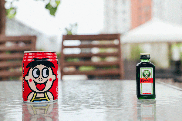 野格什么味道，百威加野格什么味道（人间不值得，教你喝野格）