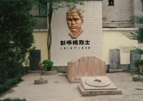 红岩主要人物介绍，红岩主要人物有哪些（为什么不把她救出来）