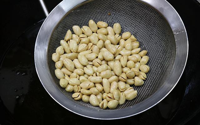 宫爆鸡丁的正宗做法，鲁菜宫保鸡丁最正宗的做法（大厨教你宫保鸡丁的正宗做法）