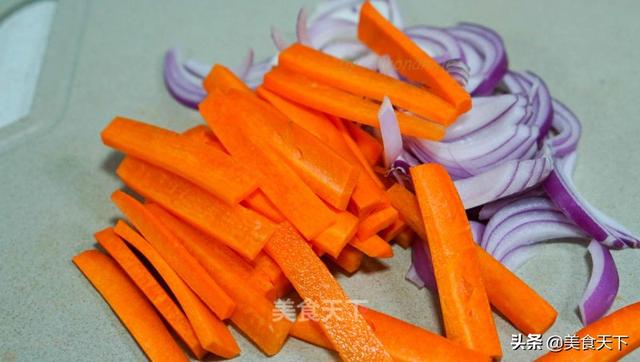 胡萝卜切丝怎么切，胡罗卜怎么炒好吃（看看别人家胡萝卜的做法）