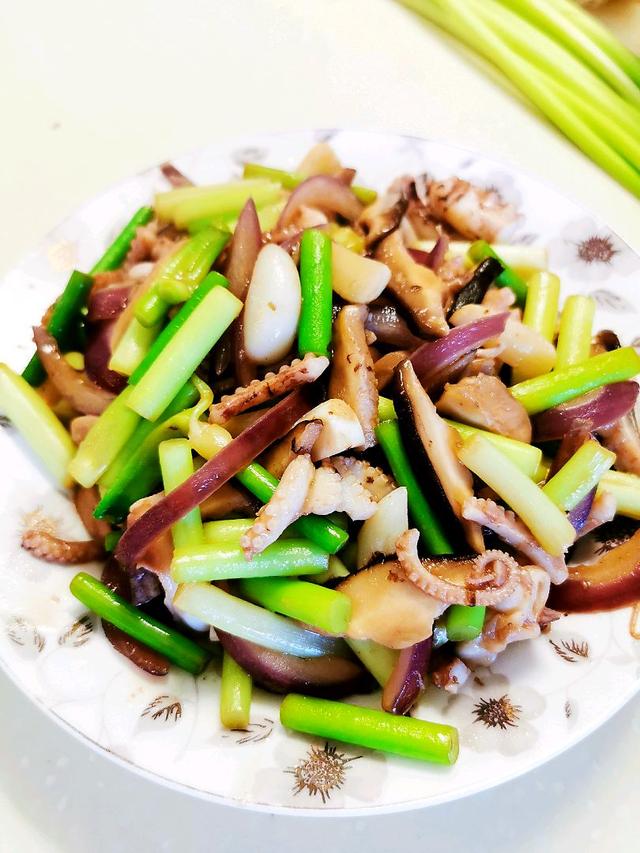 炒八爪鱼的做法，怎么炒八爪鱼（风味独特的蒜苗炒八爪鱼）