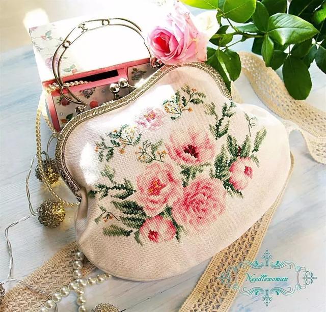 【十字绣枕头图案】哪些十字绣枕头图案好看，手工十字绣枕头图案大全（35款十字绣作品大赏析）