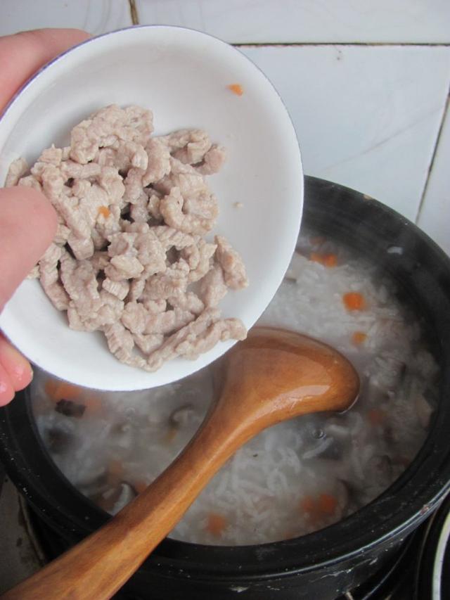 瘦肉粥怎么做好吃又营养丰富，瘦肉粥怎么做好吃又开胃（蔬菜瘦肉粥这样做简单、营养又暖胃）