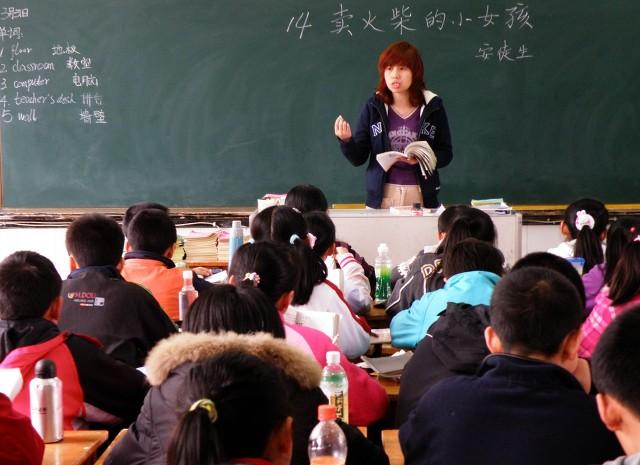 非在职老师在家补课算违法吗，非在职老师在家补课算违法吗双减（在职教师办班补课应该怎样处罚）