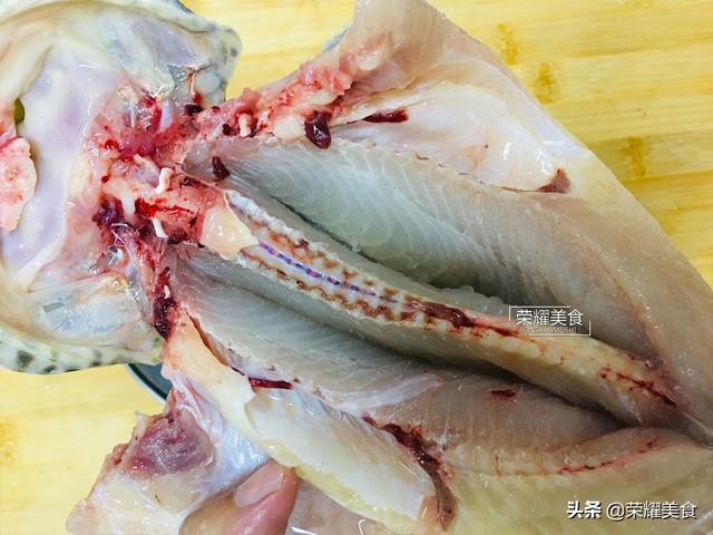 花斑鱼怎么做好吃，花斑鱼切片怎么做（加盐和料酒就错啦）