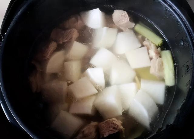 清水羊肉汤做法，清水羊肉片汤的做法（家常版清炖羊肉）