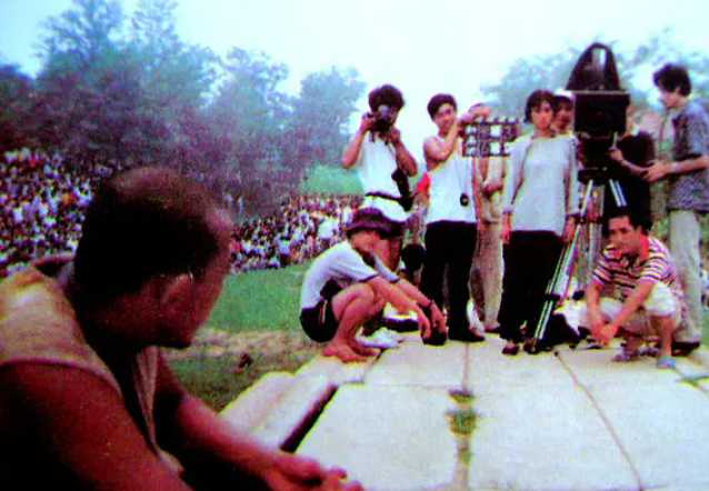 梦见尿血了什么预兆，梦见尿血什么意思（11年前的导演累到尿血）