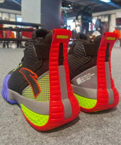 反伍是什么意思，李宁反伍系列（安踏外场实战篮球鞋曝光）