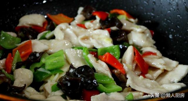 木耳炒鸡的做法怎么样做最好吃，木耳炒鸡的做法怎么样做最好吃窍门（不会做饭的人也能学会）