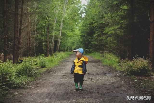 带涓涓的成语有哪些，带有涓涓的成语有哪些（俊美无涛、丰神俊秀的学霸男孩名）