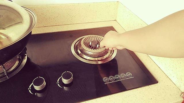 燃气灶不出气原因和处理方法，换新电池也没用