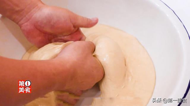 炸油条的做法和配方（早餐师傅商业级炸油条配方和秘诀在这）