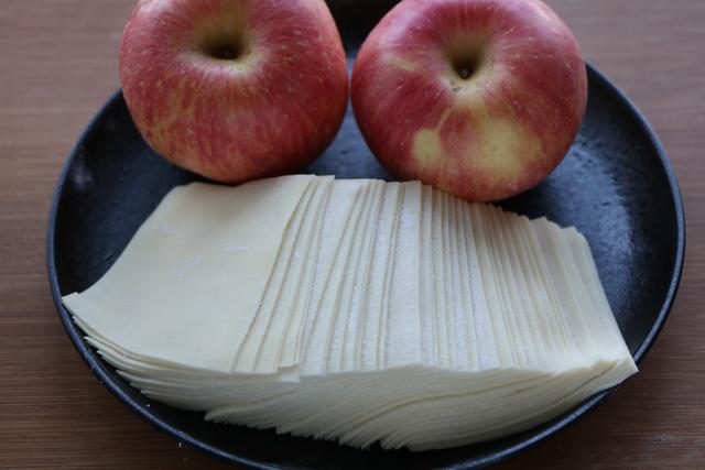 馄饨皮制作方法，正宗馄饨皮的制作方法窍门（2元的馄饨皮）