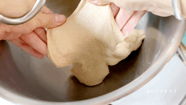 果子面包的做法，水果面包的各种做法（低糖低油的全麦坚果餐包）