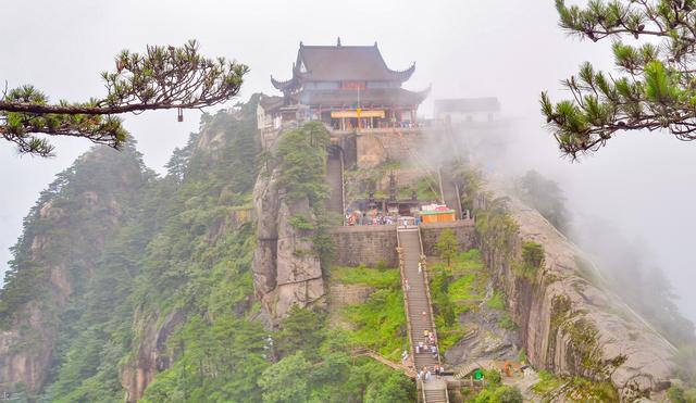 九华山在哪里，九华山在哪里属于哪个省市（这个小城是否要改为“九华山市）