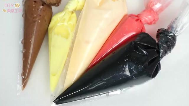 好看的卡通动物蛋糕，微信头像，好看的卡通动物蛋糕?版的图片哦⊙∀⊙！拿图点赞关注一下好吧（教你做小孩子都喜欢的卡通蛋糕—蜡笔小新生乳酪蛋糕）