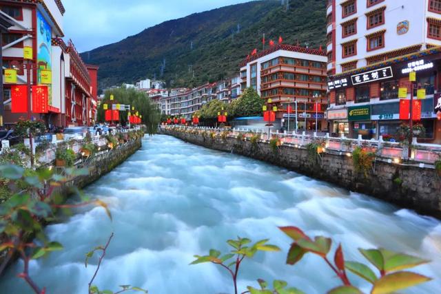 中国最美景观大道是从哪儿到哪儿，中国最美景观大道318国道从哪儿到哪儿（带你走进“中国人的景观大道”）