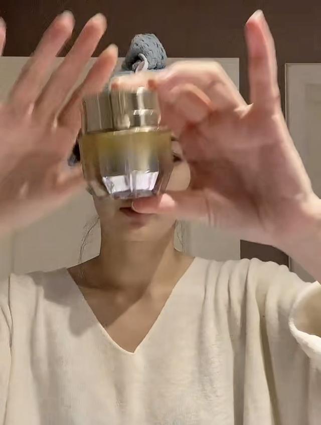 女明星护肤盘点，明星护肤造型（光是眼部护理就用4款产品）