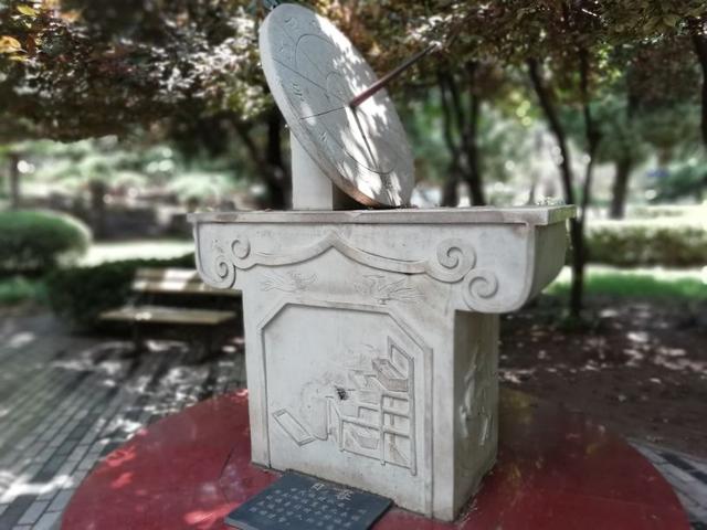 太阳地球月亮运行图，地球月球运动轨迹图（公园虽小，历史文化元素不少）