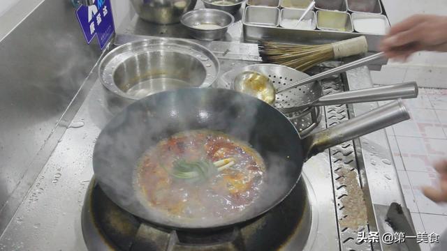 土豆烧牛肉的家常做法，怎样做土豆烧牛肉好吃（厨师长教你土豆烧牛肉的正宗做法）