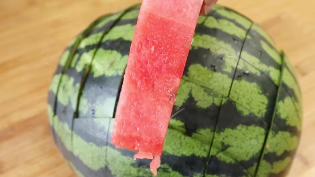 图片[4]-这5种切西瓜方法 简单吃完不脏手 大家都夸聪明-起舞食谱网