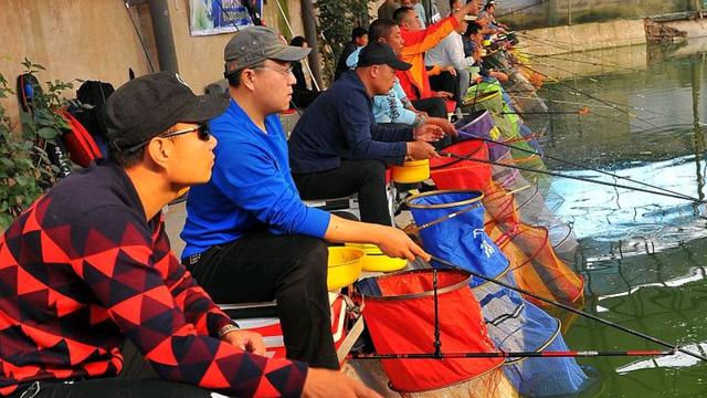 初学鱼竿怎么选择，新手钓鱼选鱼竿千万别盲目