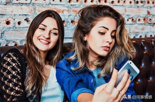 女人为什么要防闺蜜，女人一定要远离所谓的闺蜜（为什么要防火防盗防闺蜜）