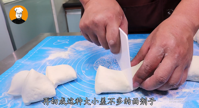 白菜包子馅怎么做好吃，夏天怎么做白菜馅包子（白菜包子这样调馅太香了）