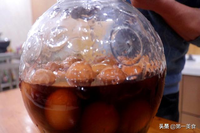 做咸鸭蛋可不可以用鸡蛋做，鸡蛋可以做咸鸭蛋的做法（老辈人常用的水盐比例）