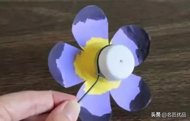 用矿泉水瓶做手工简单又漂亮，简易好看矿泉水瓶手工（趣味变废为宝手工制作）