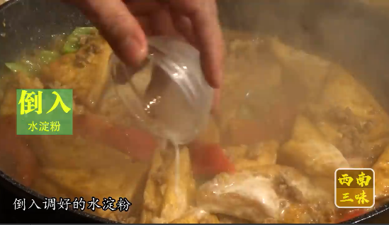 三角豆腐怎么做，豆腐原来切成三角形与西红柿这样一起煮