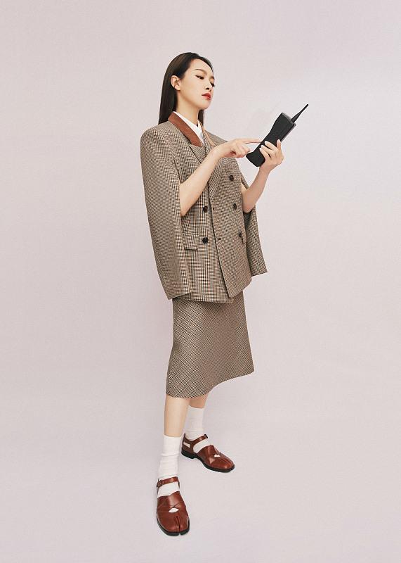 白袜美女(宋茜脚踩棕色皮鞋配白袜) - 赤虎壹号