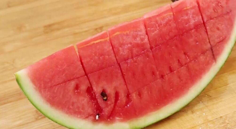 图片[6]-这5种切西瓜方法 简单吃完不脏手 大家都夸聪明-起舞食谱网