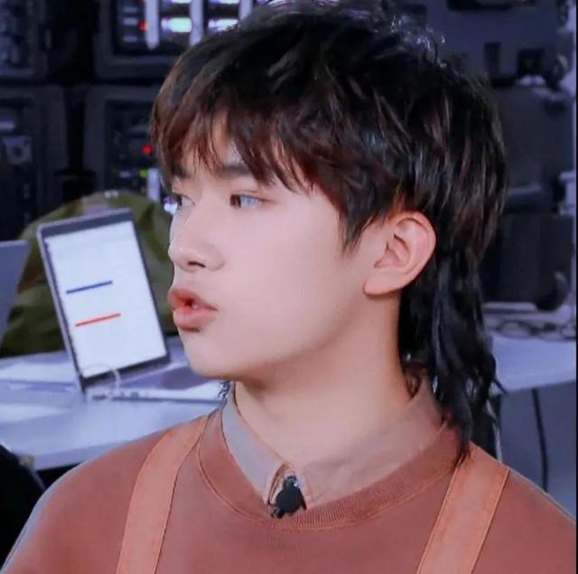 易烊千玺的星座，易烊千玺星座头像微信（收集近期绝绝子的易烊千玺头像）