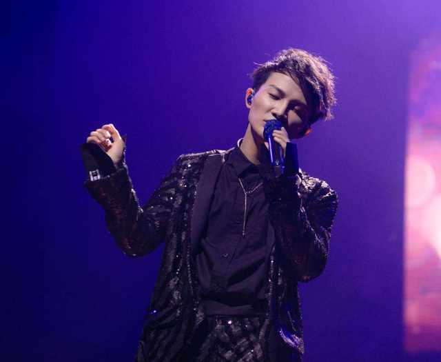 周深身高，你知道有哪些明星很矮但很红（和毛不易站一起后）