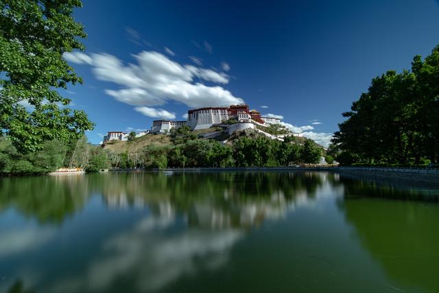 布达拉是什么意思，布达拉宫的布达拉是什么意思（布达拉宫：世界上最雄伟的宫殿）