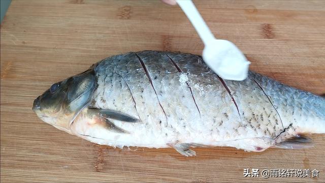 怎么样做出鲜美奶白鲫鱼汤，这才是鲫鱼汤正确做法