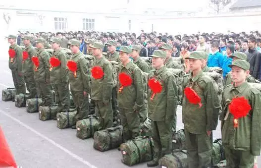大专生千万别去部队当兵，大学生当兵留部队发展（没想到有这么多好处）