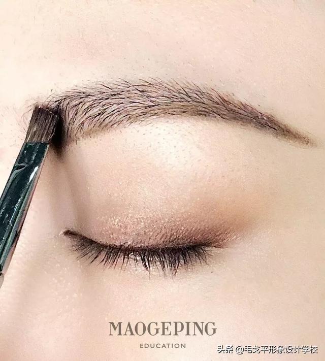 怎么修眉毛，怎样修眉毛好看又自然（超详细修眉画眉教程）