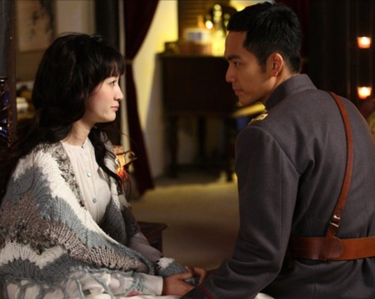 “爱你爱到自己快要发狂，结果在你眼里还是过客”，你让我爱的发狂（《来不及说我爱你》慕容沣和尹静琬图片）