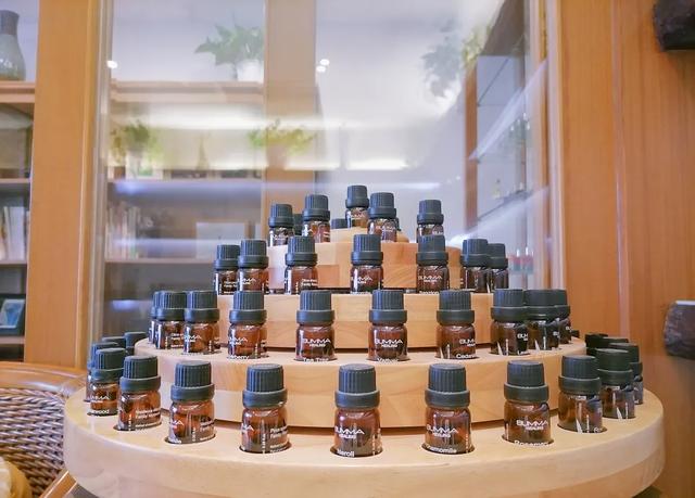 精油按摩7部位不同手法全面造美肌,精油按摩脸部的手法(学会极简精油护肤) 精油按摩7部位不同手法全面造美肌,精油按摩脸部的手法(学会极简精油护肤)