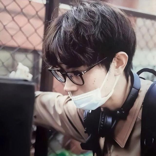 动漫帅哥美女图片，帅哥美女杂图（图王鲨鱼哥第33期33套微信头像加背景图）