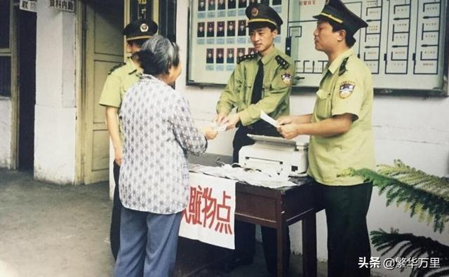 梦见好多警察有什么预兆 梦到好多警察是什么意思，梦见好多警察有什么预兆（称呼上最大的不同）