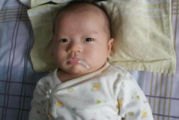 牛奶初乳的营养价值，什么牛奶含有牛初乳（初乳对新生儿来说堪比“金子”）