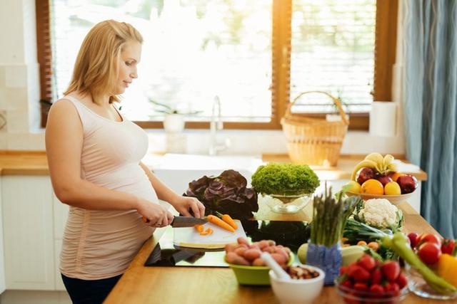 女人为什么少吃生菜，吃一个星期水煮菜亲身经历者（孕妈在孕期要少吃5种蔬菜）