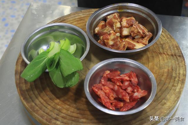 砂锅煲仔饭的做法，正宗砂锅煲仔饭的做法（从选材到烹饪步骤很详细）
